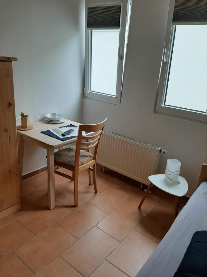 Pension Schweizer Laupheim Exterior foto